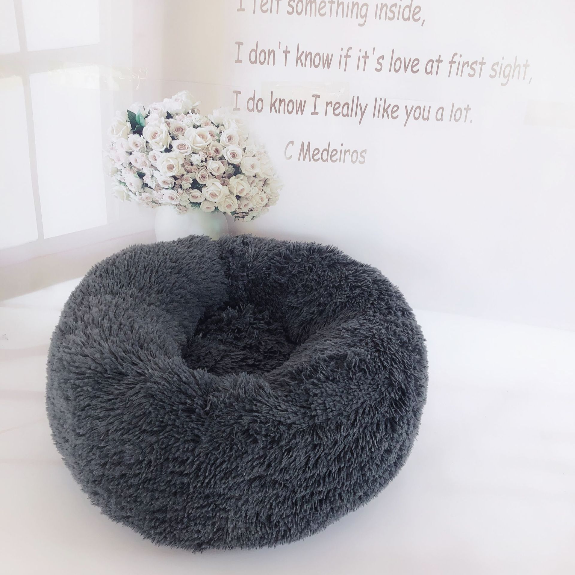Plush Round Pet Nest Bed – Cozy Self-Warming Dog & Cat Bed